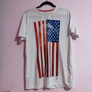 Old Navy active American flag with eagle behind it white shirt size large
